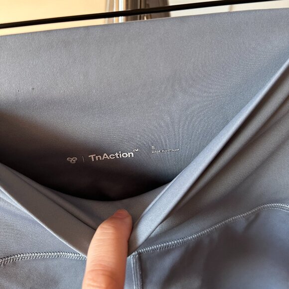 Aritzia TnaSLEEK™ Cheeky Hi-Rise 7" Short Size S  Moon Dust Grey Excellent Cond. - Picture 6 of 6